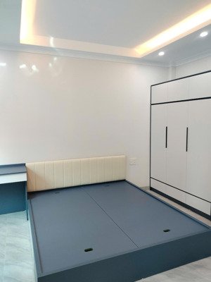 bán nhà riêng đa sỹ 30m2x5 tầng, ô tô đỗ gần , giá rẻ , lh chị nguyệt 