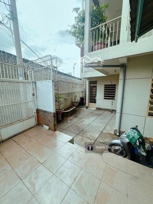 cho thuê nr 6x15m, trệt 3 lầu st, 8pn, 9wc, 360m2 tại cách mạng tháng tám, 29 triệu /tháng tl