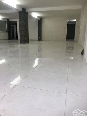 mặt tiền đường hùng vương quận 5 ( 12m x 20m đúc lửng 2/3 )