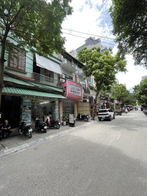 phân lô vip nhất cầu giấy - ngõ to hơn
phố - ôtô tránh - vỉa hè đá bóng - kinh
doanh văn phòng