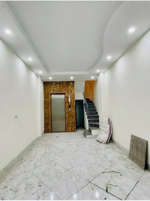 tứ hiệp dt 40m , 6 tầng , mặt tiền 3,9m 6 tầng , thang máy - 1 nhà ra phố , xây mới