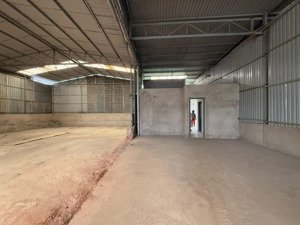 kho mặt tiền võ chí công, phú hữu, thủ đức. cont đi 24/7. dt 400m2. 29tr/th.