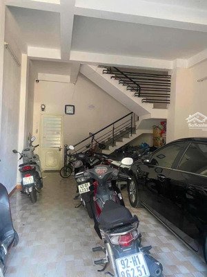 cần bán nhà 3 tầng đường trịnh công sơn - gần tố hữu giá chỉ hơn 8 tỷ