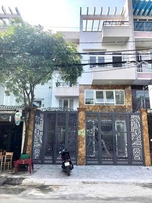 biệt thự 7m x 20m. 3 lầu.mặt tiền đường 12m lê thị riêng, p.thới an. đối diện công viên.giá 12.1 tỷ