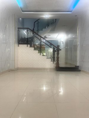 trệt 2 lầu 4x20m có 3pn 4wc sẵn máy lạnh từng phòng quang trung p14 gv giá 12 triệu