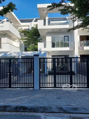 cho thuê căn biệt thự liền kề khu dân cư la maison cần giờ. dt 260m2 1 trệt 2 lầu giá 26tr/th