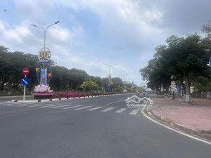 hàng ngộp bank 217m2, mặt tiền nguyễn hữu cảnh gần bệnh viện đa khoa, giá tốt