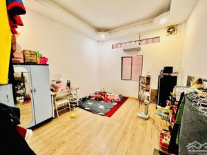 chính chủ cần cho thuê căn hộ dịch vụ 25m2 giá sinh viên gần hutech, gtvt, có cửa sổ trời, máy lạnh