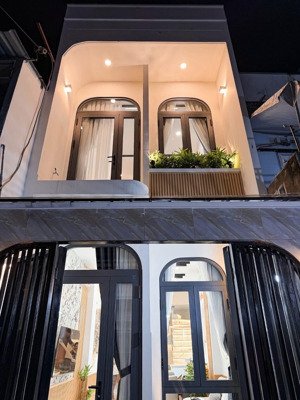 bán gấp giá cực chất chưa đến 2tỷ5 dọn vào ở liền nhà đẹp quận 5, dt 54m2 (4x13.5),shr, hđt 17tr/th