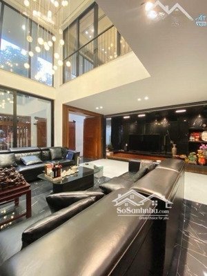 siêu phẩm phố vip hồng tiến nhà đẹp , thang máy, nội thất tiền tỷ ô tô qua nhà chỉ 29 tỷ!