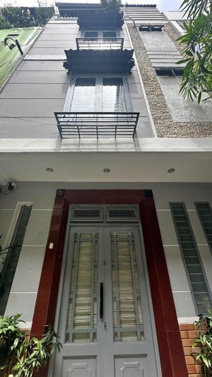 cho thuê nhà nguyên căn hxh đường bàn cờ, quận 3 - tiện nghi, vị trí trung tâm