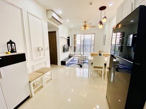 chủ cho thuê căn hộ,gold view ,2pn,2wc, 80m2 view hồ bơi, giá 15tr full goldview q4