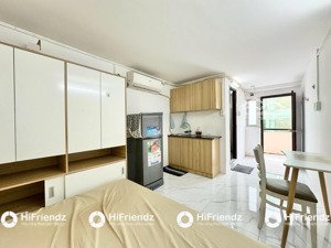 nhà ở studio full nội thất có bancol ngoài cửa đón nắng tự nhiên