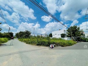 bán lô góc đẹp đầu tư đường d7 - kdc kiến á. sát liên phường, cách global 300m. shr vay bank được