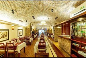 chính chủ cho thuê nhà mặt tiền đường hai bà trưng . quận 01. dt: 5mx30m.