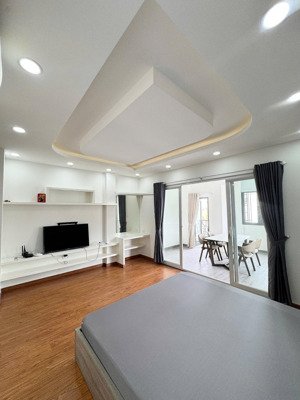 siêu phẩm 1 phòng ngủ máy giặt riêng ban công full nội thất giáp quận 10, quận 3