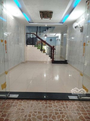 cho thuê nhà riêng phường 14 diện tích rộng, phù hợp ở hoặc làm văn phòng- chỉ 11 triệu/tháng