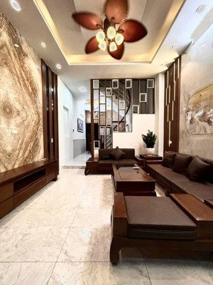 - siêu phẩm trịnh văn bô 55m - nhà xây 4 tầng - 10m ra mặt phố trịnh văn bô - 6.5 tỷ