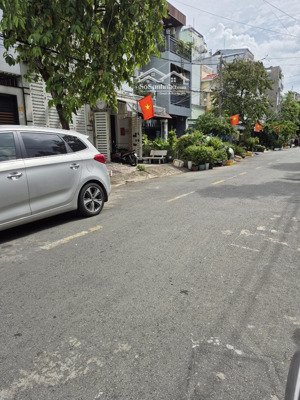 mặt tiền đường số q7- 3 lầu đúc - 62m2 - ko lộ giới- giá 10 tỷ