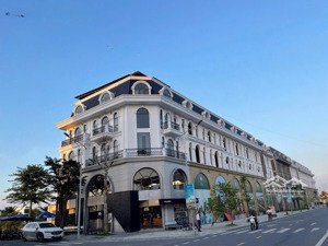 - cần thanh khoản shop house giữa trung tâm thị xã thú thọ, đang kinh doanh tốt và cho thuê tốt.