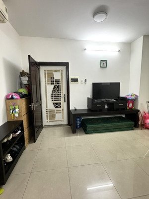 bán sacomreal 584 với diện tích 76m2, 2pn - gía bán 2.990 tỷ - sổ hồng sẵn sang tên ngay