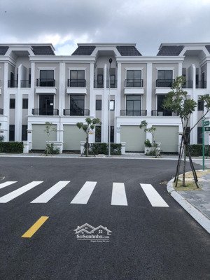cần bán gấp căn nhà phố trong khu phúc an city dt 5x15m, xây 1 trệt 2 lầu, đối diện công viên