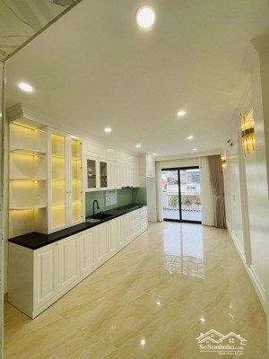 bán nhà hàng xóm times city-6 tầng thang máy-ô tô đỗ cửa-10m oto tránh-khu vực an sinh tốt-ở sướng