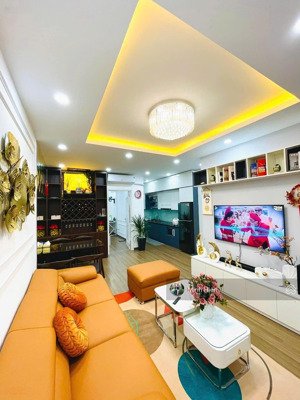 bán căn hộ chung cư 1.8 tỷ full nội thất tầng đẹp tại khu cnc hoà lạc -hà nội
