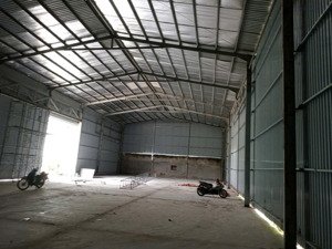 cho thuê nhà xưởng 2500m tổng diện tích hiện đang trống . bàn giao ngay. tại bình mỹ. củ chi