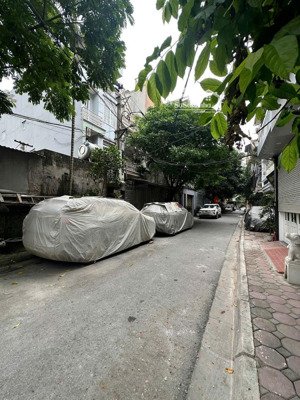 cho thuê nguyên căn nhà long biên - nguyễn văn cừ - ô tô đỗ ngày đêm - nhà mới sơn sửa như mới