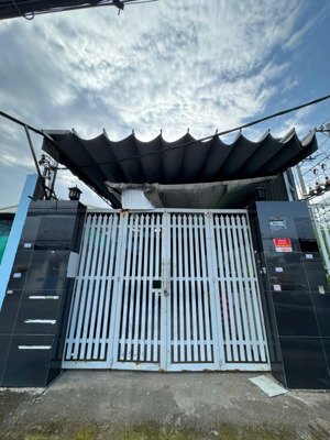cho thuê nhà mặt tiền đường võ văn vân, 12 triệu, 170m2, giá ưu đãi, bình chánh, hcm