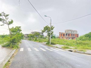 cần bán góc 2 mt đường nguyễn đình thi và thái văn lung - hòa xuân, cẩm lệ