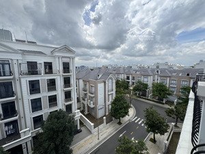 cho thuê nhà phố vinhomes grand park giá 25tr hoàn thiện cơ bản, có thang máy, nhà mới