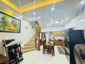 bán nhà ngọc khánh 38m 5 tầng mặt tiền 4m 8.5 tỷ