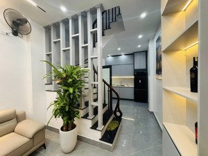 bán nhà mặt phố giảng võ, 64 tỷ, 136m2, sử dụng 160m, 4 tầng, mặt tiền 6,2m, đống đa, hn - bán gấp!