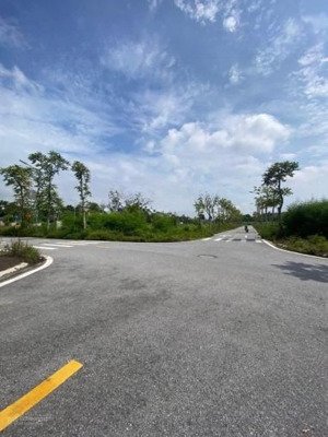 bán lô đất đấu giá yên sơn 92,5m2 giá chỉ hơn 5 tỷ xíu. giá rẻ nhất khu vực, lh 