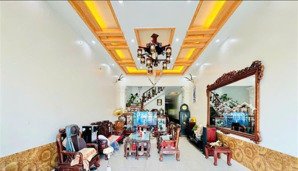 bán nhà mặt đường văn cao vị trí siêu đẹp, mặt tiền 4.5m, dt 90m2, nhà 4 tầng đang cho thuê 35tr/th