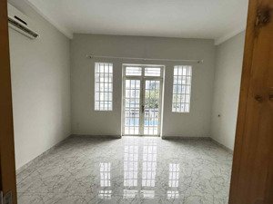 cho thuê nhà 55m2, 2pn 2wc, sân để xe riêng, an ninh yên tĩnh