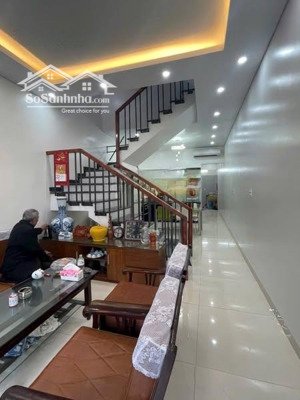 - chị gái gửi bán căn nhà 2,5tầng dân mới xây chắc chắn tại dân tiến - đồ sơn - hp