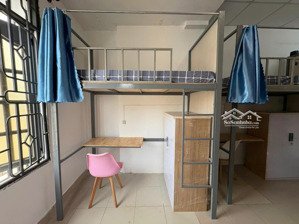 kí túc xá siêu xịn, riêng tư với bên trên giường ngủ, bên dưới tủ đồ và học tập