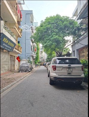 ô tô vào -thông số đẹp - vị trí tiện - khu vực sầm uất - 66 m2 - cự khối long biên.