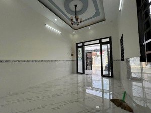 bán gấp nhà cấp 4 diện tích 90m2/ 690tr ngay thới hoà,bến cát gần chợ đang cho thuê 5tr/ tháng -shr