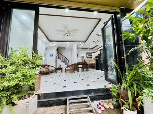 bán nhà riêng trương định 50m, ô tô vào nhà, trước nhà 2 ô tô tránh, ngõ thông, full nội thất, tỷ.