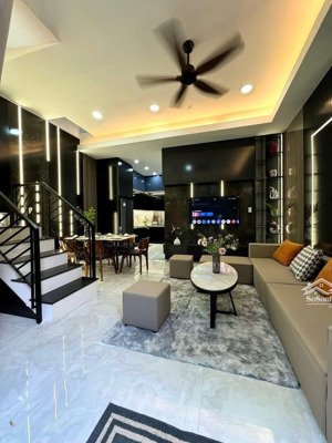 nhà 3 tầng kiệt k293/.. hùng vương - dt:50m dtxd:150m hướng: tây bắc ngang 5m2nở hậu đẹp 5,25m