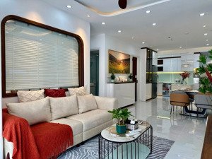 cần bán gấp căn hộ cao cấp sky garden 3, phú mỹ hưng q7, 74m, 3 phòng ngủ, nhà đẹp, vách vali vào ở