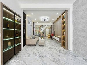 bán nhà hxh đoàn như hài, phường 13, quận 4. gần cầu khánh hội, đại học luật, sổ sẳn, giá 2 tỷ 850