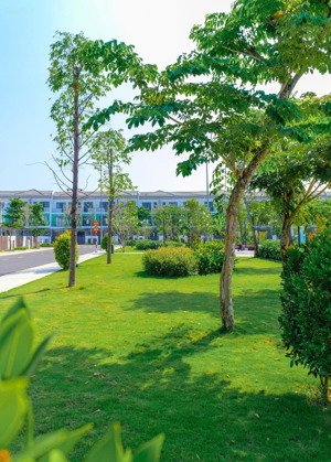bán căn nhà phố liền kề 2 tầng view công viên cực đẹp tại suncasa central giá 2,95 tỷ . đã có sổ .