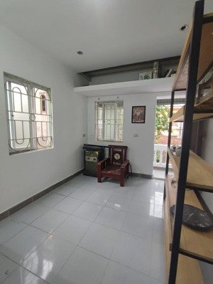 cho thuê nhà chính chủ 30m2; 2,5 tầng; hướng đn mát mẻ; yên tĩnh- lệ mật, việt hưng, long biên, hn.