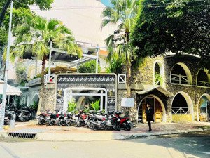 cho thuê góc 2 mt vị trí đẹp nguyễn gia trí - mt rộng thế đất đẹp khó tìm 100tr/tháng