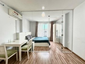 cho thuê căn hộ tách bếp giá tốt full nt ngay nhà thờ tân định quận 1 thang máy bảo vệ, trống sẵn
